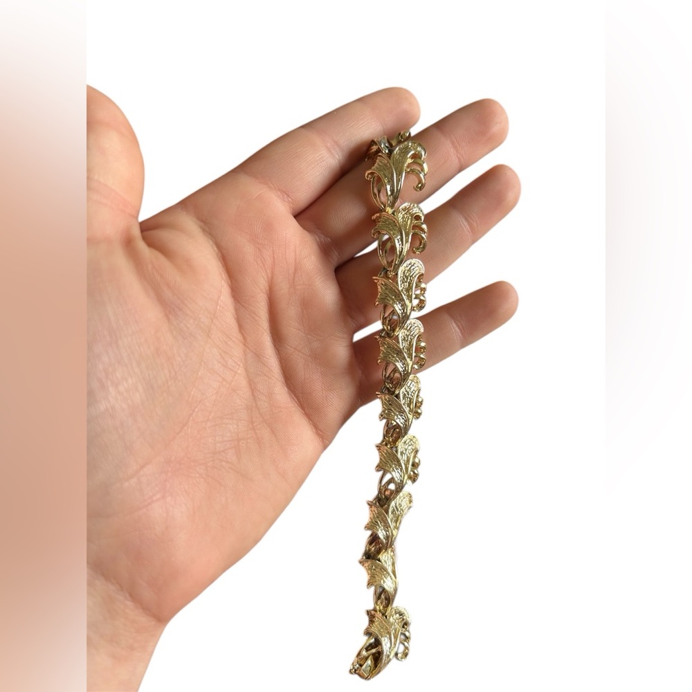 Elegant Vintage Costume Jewelry Timeless Pieces Necklaces Bracelets Brooches Etc - Picture 8 of 11